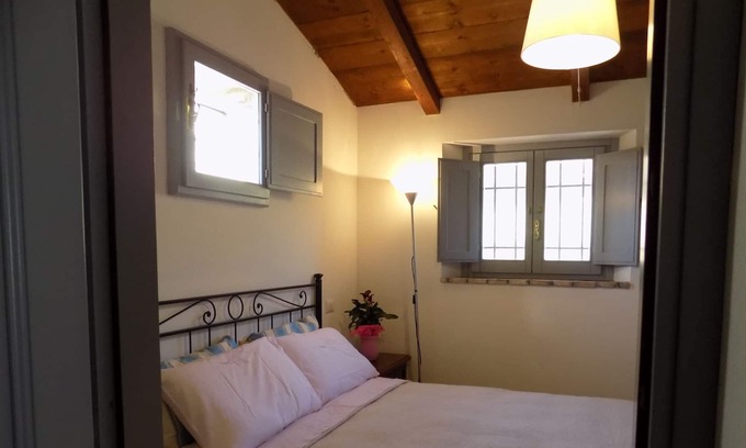 Montegabbione House | Fabulous one bedroom haven surrounded by vineyards, Wifi, A/C