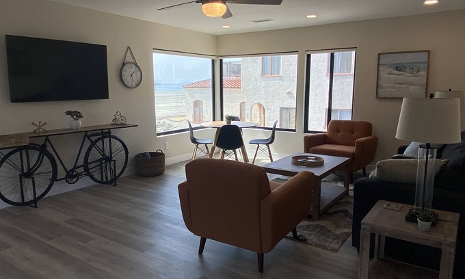 Peninsula Apartment | Fabulous private stand alone unit with amazing ocean views and private deck.