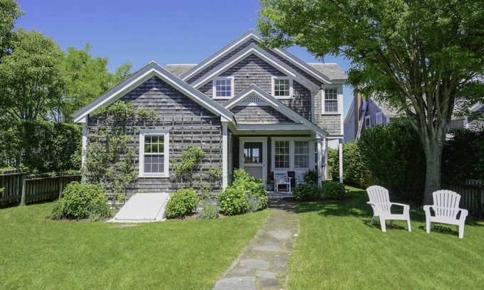 Brant Point House | Fabulous rental property in the Cliff