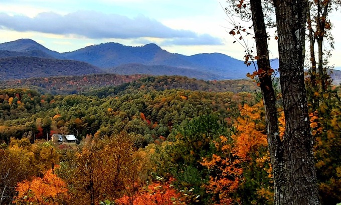 Mineral Bluff Cabin | Fabulous Tri-State view 3/3, pool table, ping-pong ,Wi-Fin4 tv.ntr trail creek