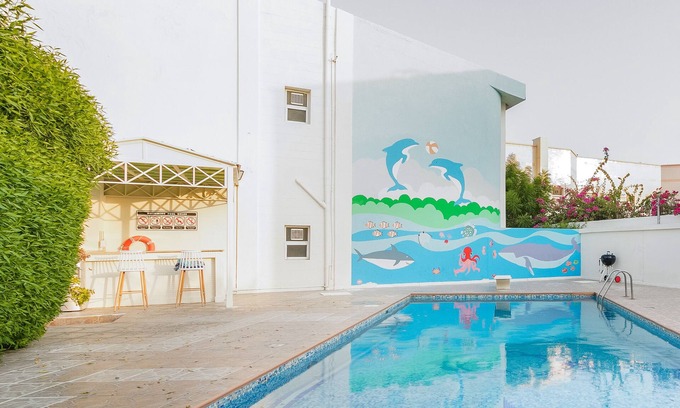 Umm Suqeim 1 Villa | Fabulous villa w/swimming pool, billiards table, garden oasis