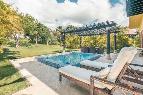 Punta Cana Villa | Fabulous villa with picuzzi at Green Village B843