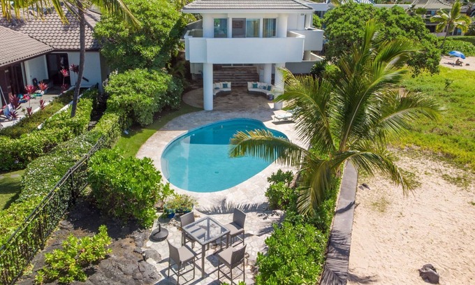 Kailua-Kona House | Fabulous Waterfront Modern Home on the Keiki Beach, Walking Distance to Town