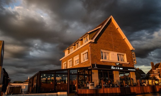 Petit-Fort-Philippe Hotel | Face à la mer
