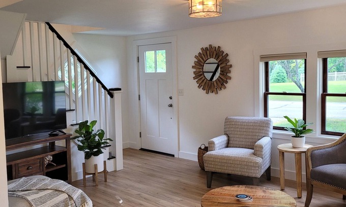 Kennebunk Cottage | Fair Winds Cottage ~ 1 mile to Kennebunk beaches