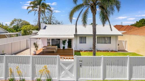 Busselton House | Fairbairn Family Beach Bungalow