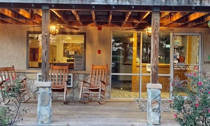 Richmond Hill Hotel | Fairbridge Inn & Suites Richmond Hill