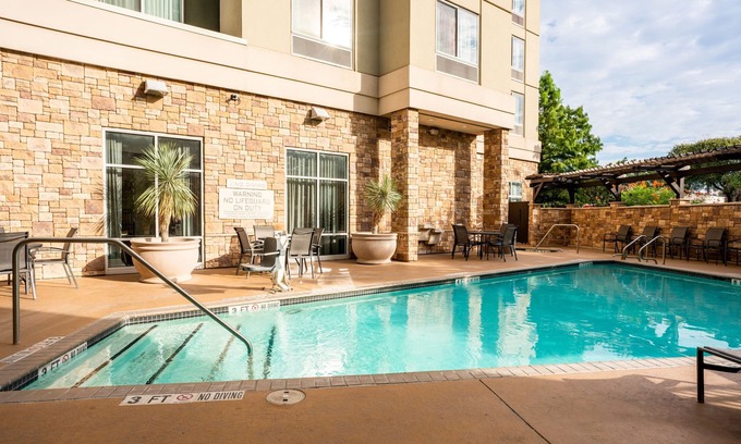 Downtown San Antonio Hotel | Fairfield Inn & Suites by Marriott San Antonio Alamo Plaza/Convention Center