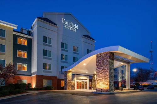 Greensboro Hotel | Fairfield Inn & Suites Greensboro Wendover