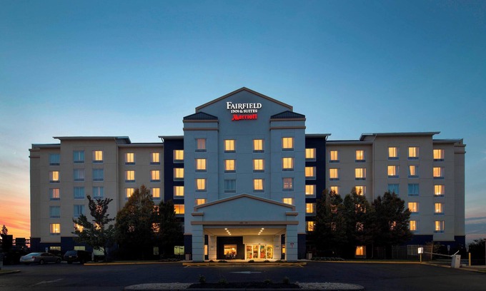 Newark Hotel | Fairfield Inn & Suites Newark Liberty International Airport