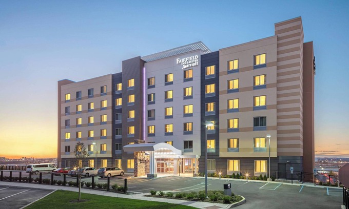 North Bergen Hotel | Fairfield Inn & Suites by Marriott North Bergen