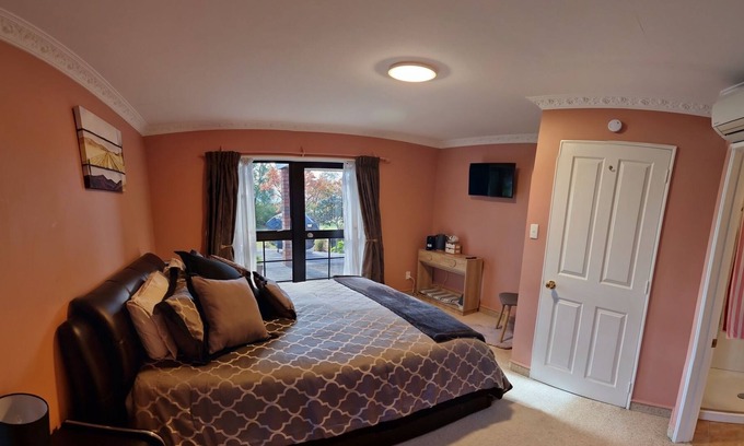 Blenheim House | Fairhall Lodge- Rose room