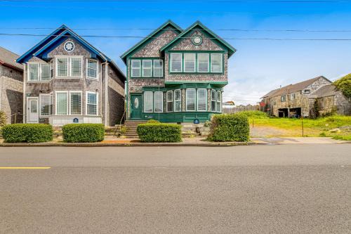 Newport House | Fairhaven - Applegate House & Bennington House