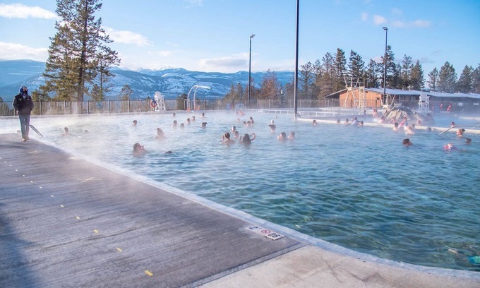 East Kootenay Villa | Fairmont Hot Springs, Sleeps 6, Mountain Side Villa across from Rec Centre