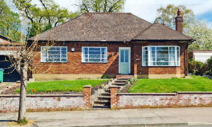 Cassiobury Villa | Fairview Cottage Watford