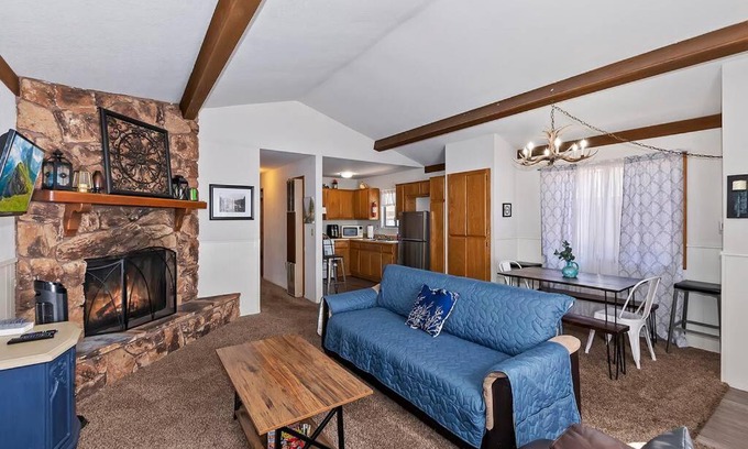 Big Bear City Villa | Fairway Big Bear Lodge/ airport convention center