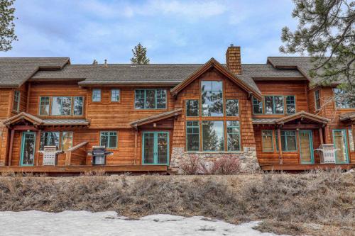Truckee House | Fairway Drive 13113 by East West Hospitality