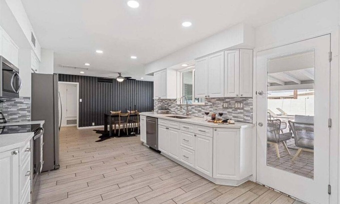 Trail West Cottage | Fairway - Pool & Mini Golf - 5 Mins to Old Town