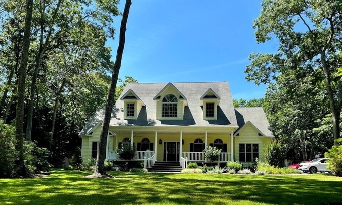 Remsenburg House | Fairy Tale House in The Hamptons with Heated Pool & Tennis Court