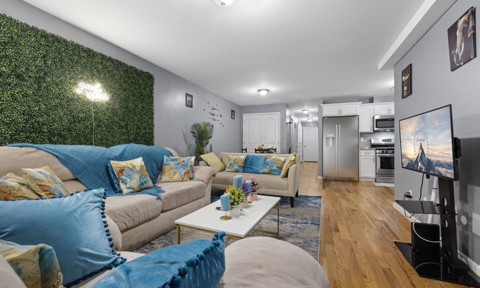 Newark Condo | FaithInn- 3 Bed 2 Bath EWR/PENN