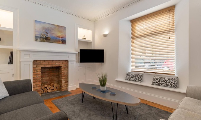 Pembroke Dock House | Falcon House in Pembroke Dock