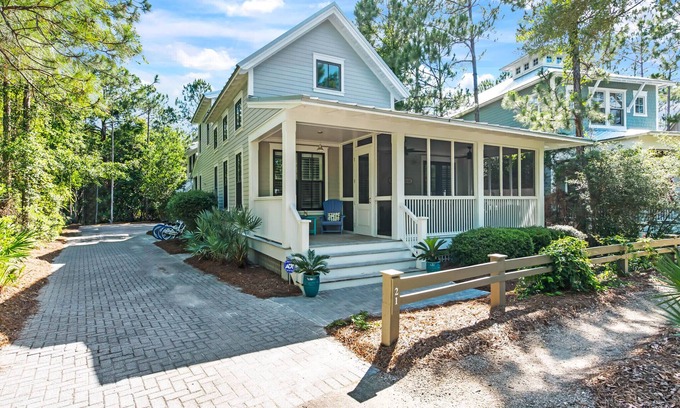 Forest District House | Fall Availability! Royal Retreat - Forest District! Gas Grill! Carriage House!