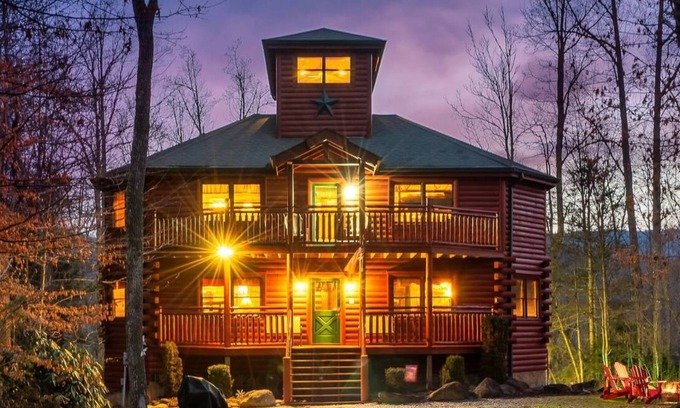 Cosby Cabin | FALL BOOKINGS 4-Story Luxury Cabin w-Pool, HotTub & Theater—Perfect for Families