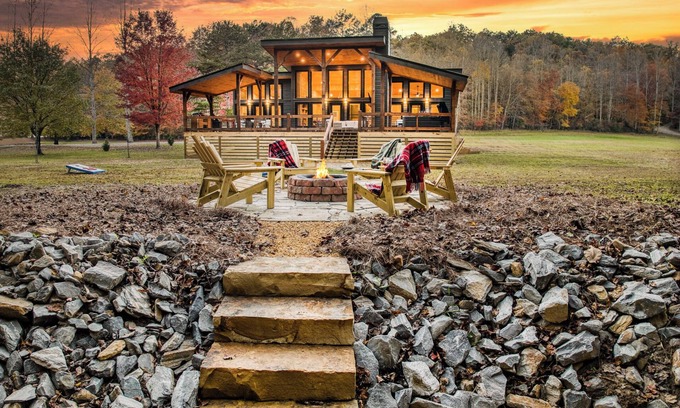 Ridgeline Vistas Cabin | Fall Creekside Escape Luxe, Modern & Secluded