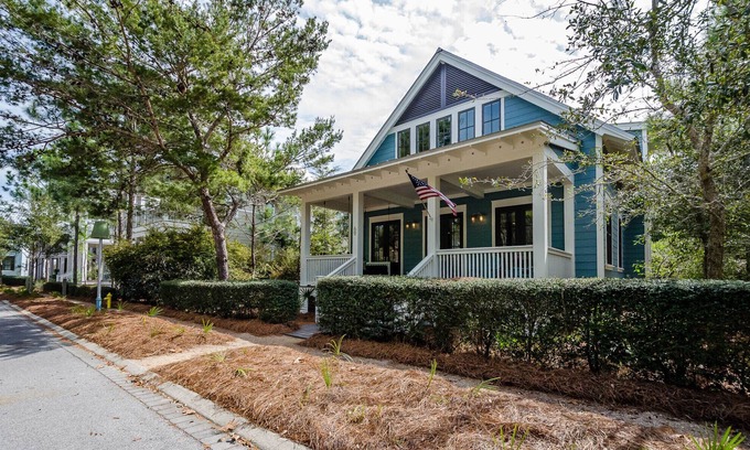 Forest District House | Fall Dates Available! Gourmet Chef's Kitchen! Multiple Porches! Includes 4 Bikes!