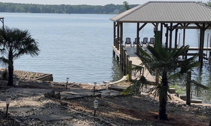 Terrell House | Fall deal! Fri 9am - Sun 6pm for 1000+fees! Fab views, free kayaks & SUPs