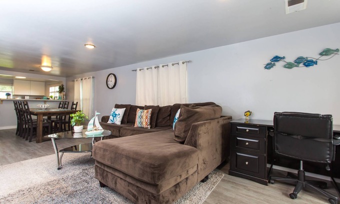 Fort Walton Beach Cottage | Fall Escape Special - 15% off through October!