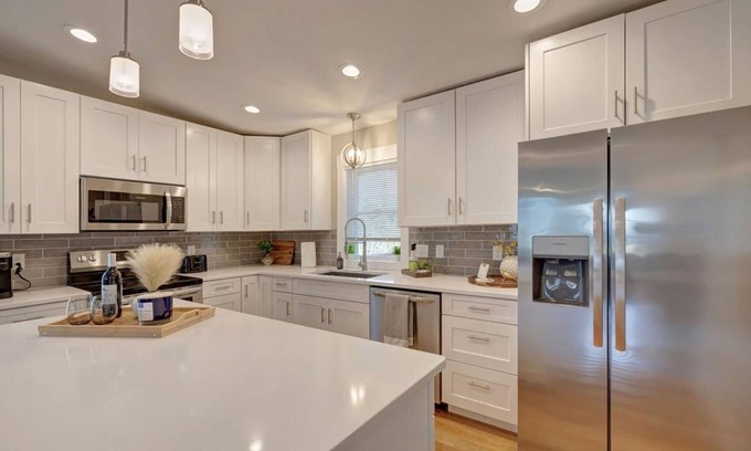 Bloomington House | Fall Festivities - 4BR Home by IU Stadium Bloomington Bliss
