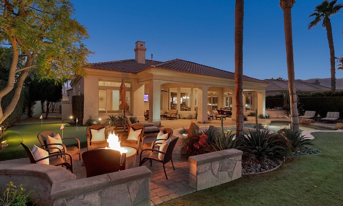 La Quinta House | FALL FLASH SALE -Luxe Pool, Misters Firepit Lounge & Billiards
