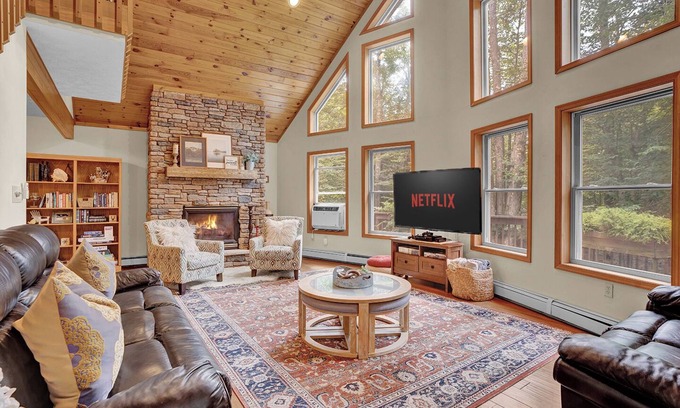 Gouldsboro Ski Chalet | Fall Foliage by the Lake: Hot Tub, Private Sauna, Pets OK! near Hiking & Parks