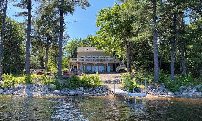 Sullivan House | Fall Foliage Lodge near Schoodic Scenic Byway & Acadia National Park w/kayaks