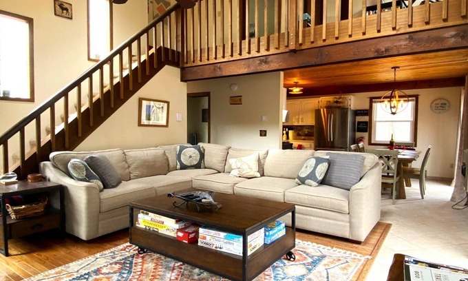 Lake Ariel Ski Chalet | Fall getaway in The Hideout. Walking distance to beach with scenic lake views
