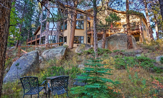 Estes Park Apartment | Fall River Hideaway in Estes - 3 Mi to Nat'l Park!