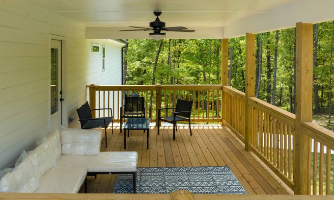Gainesville House | Fall Sale: 15% Off 3+ nights – thru Nov 30!