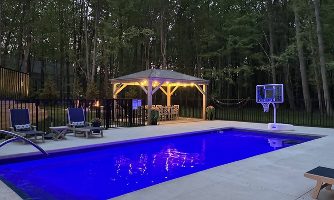 Glenn House | FALL SALE! Lux w. Private Heated Pool| Hot Tub |Sleeps 12 | King beds