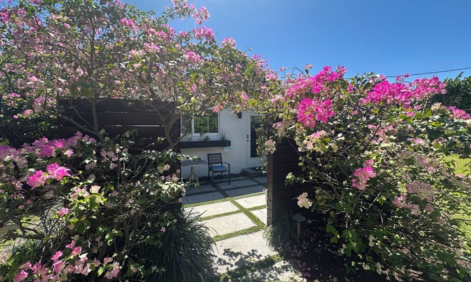 Lake Ida Shores Cottage | Fall Special. For Discerning Travelers. Mid Century Modern Casita .