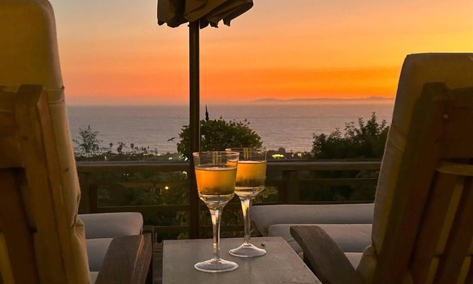 Laguna Beach Cottage | Fall stays available - Charming Beach View Cottage
