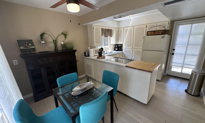Alhambra Cottage | Fall/winter 2025 available- private 1 bedroom guest house