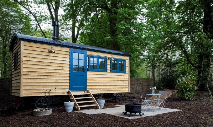Baslow Cottage | Fallow Shepherd's Hut/Chatsworth Estate