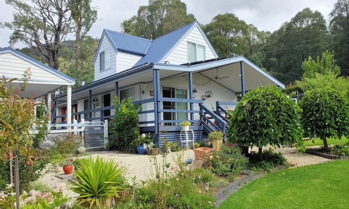 Marysville House | Falls Cottage - Spring time specials!
