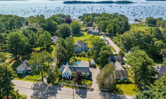 Falmouth Foreside House | Falmouth Foreside, four bedrooms, heated pool, sauna and air conditioning
