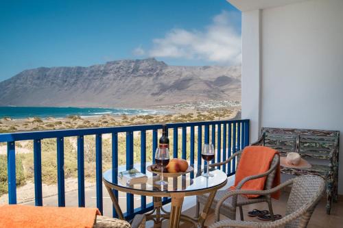 Caleta de Famara Apartment | Famara Views I by Escapehome