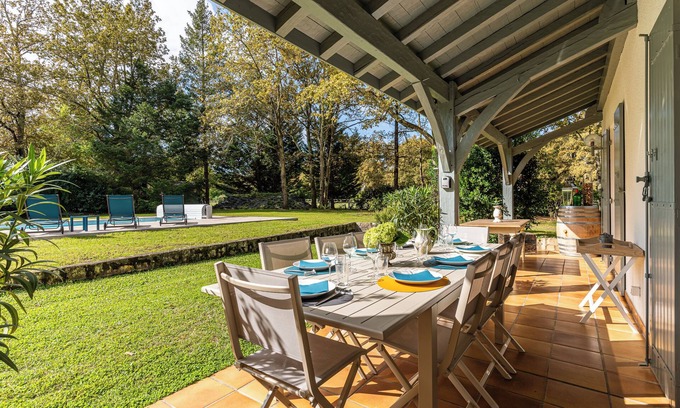 Saint-Sulpice-et-Cameyrac Villa | Family home | Between Bordeaux & St Emilion | Heated swimming pool | Golf.
