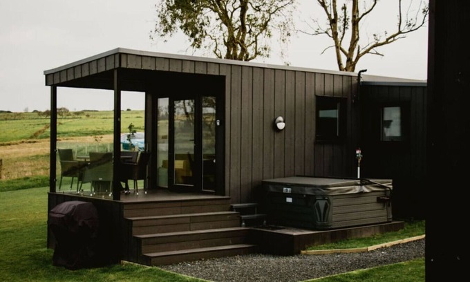 Ballycastle Cabin | Family Friendly Glamping Cabin 2 bedroom & Hot Tub