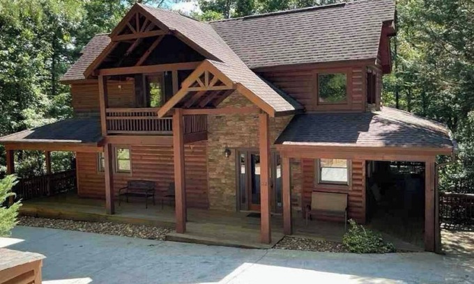 Helen Cabin | FamiLee RosenHütte new owners of Tuscon Mountain Retreat