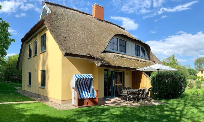 Puddemin House | Familienfreundliches Reetdachhaus Weißdorn 2 - DHH Weißdorn 2